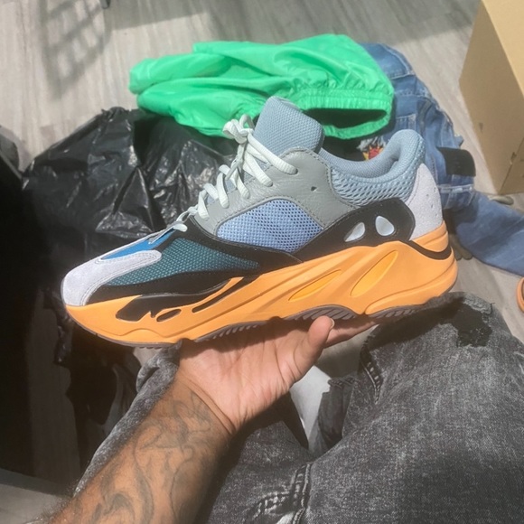 Yeezy boost 700 - Picture 4 of 5